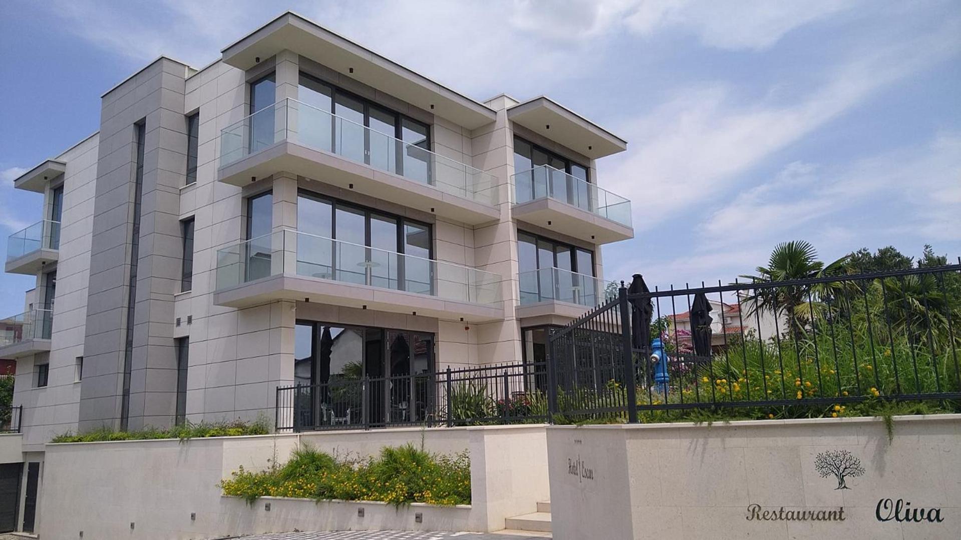 Hotel Oscar Kaštela Екстериор снимка