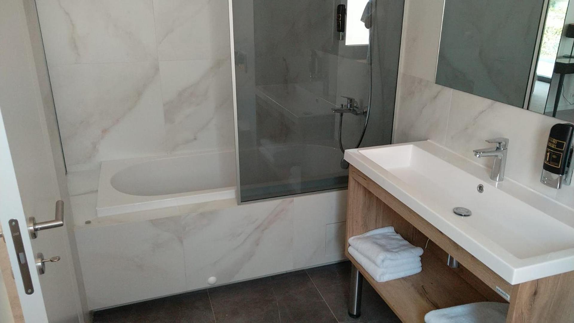 Hotel Oscar Kaštela Екстериор снимка
