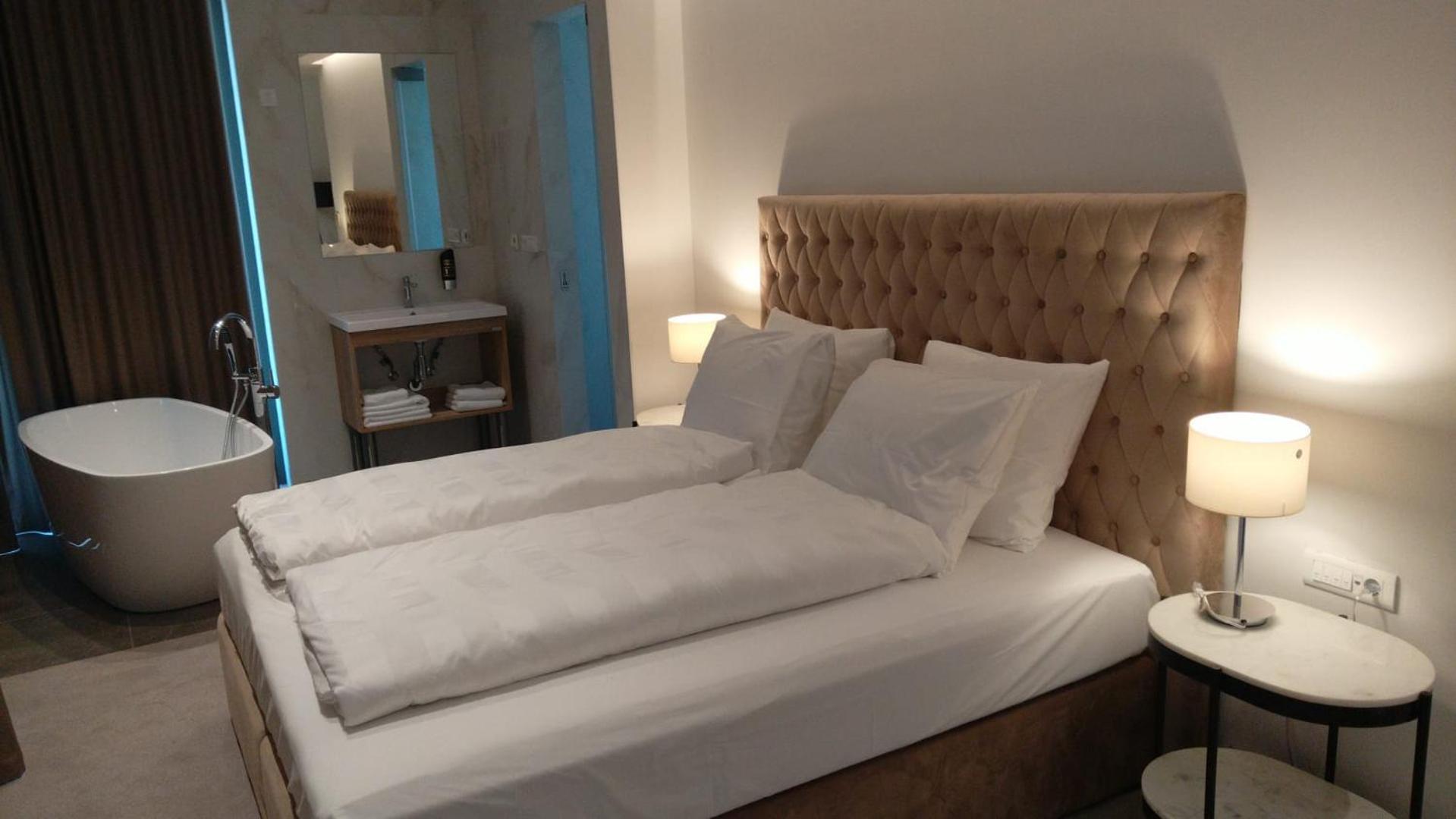 Hotel Oscar Kaštela Екстериор снимка