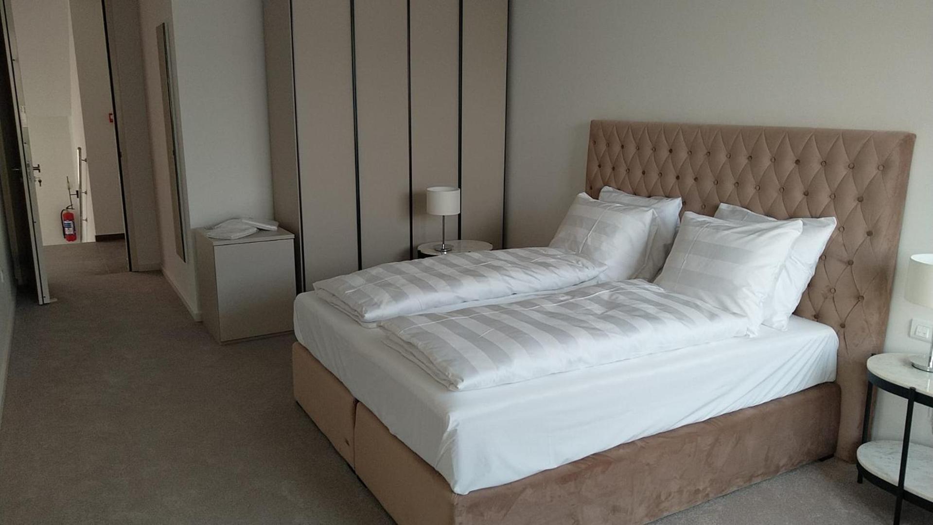 Hotel Oscar Kaštela Екстериор снимка