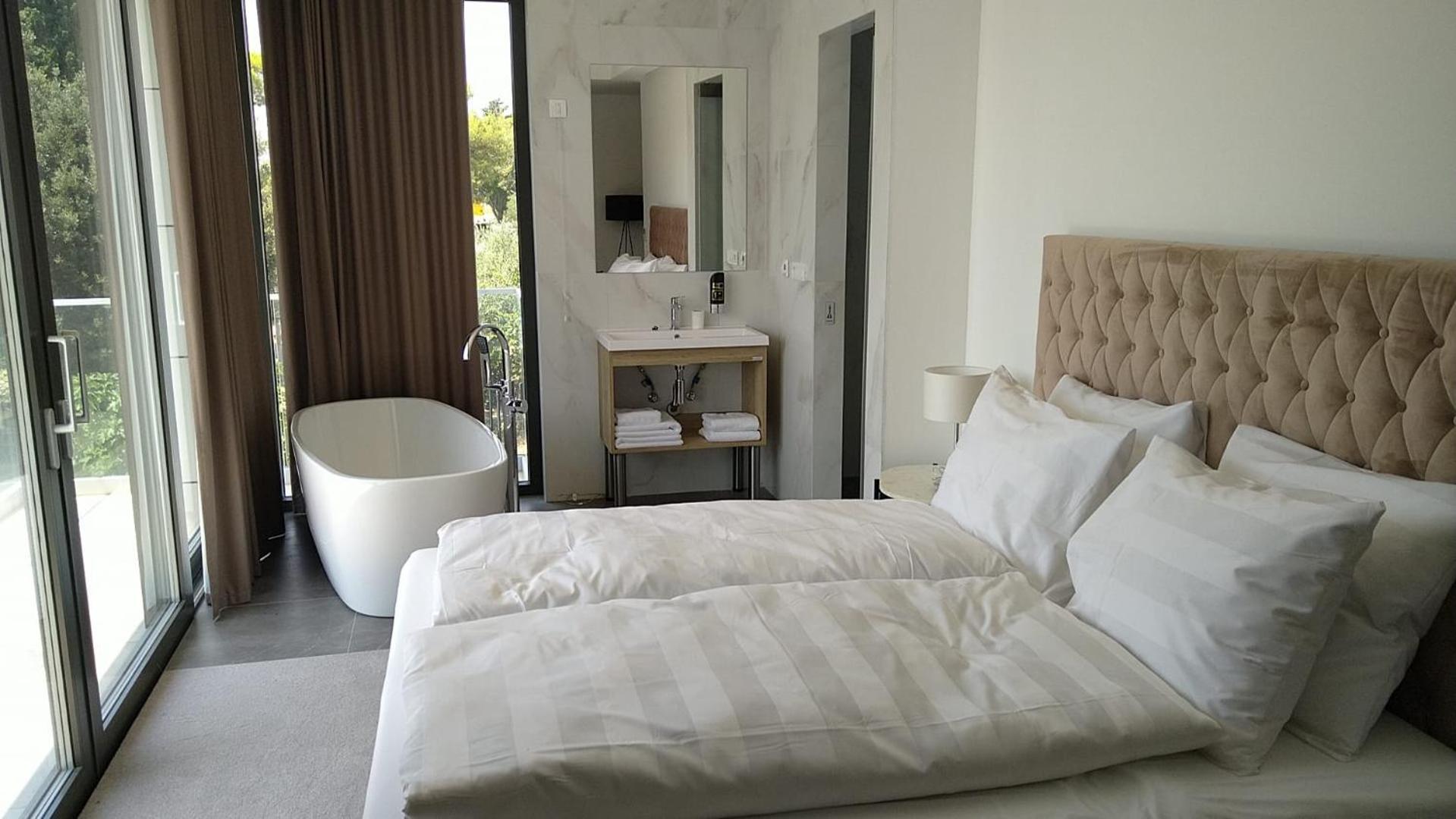 Hotel Oscar Kaštela Екстериор снимка